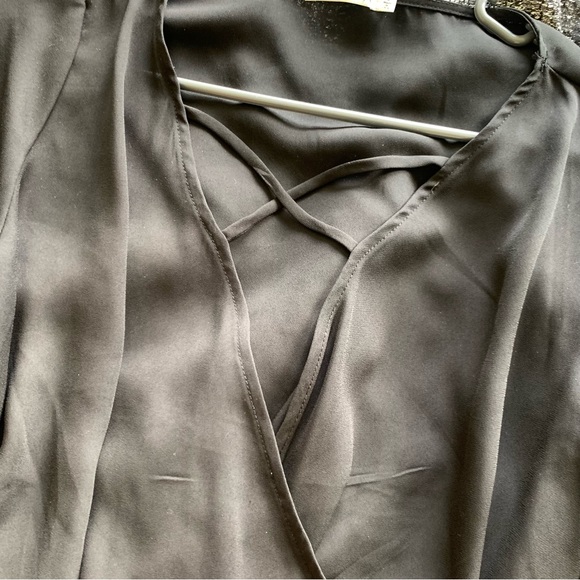 Black criss cross front Long sleeve top - Picture 2 of 2